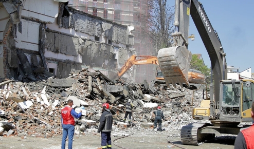 Bashkia Kruje shpall tenderin: 72 mln leke per prishjen e objekteve te termetit